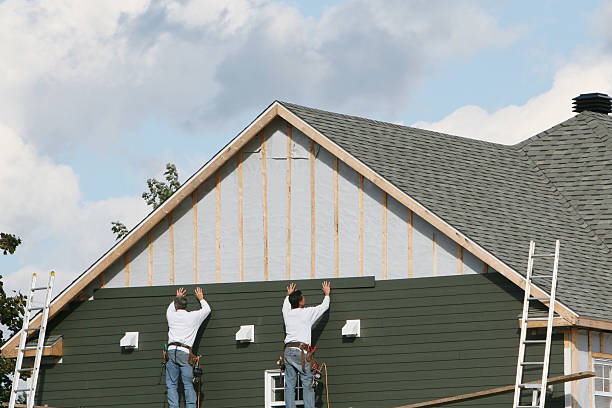 Professional Siding technician working in Highland Park, PA